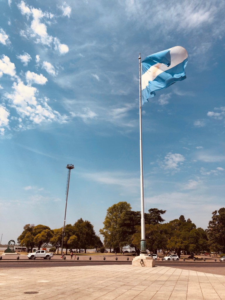 Drapeau argentin flottant au vent